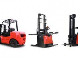 Nên chọn mua xe nâng điện đứng lái hay ngồi lái?