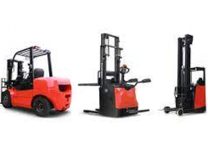 Nên chọn mua xe nâng điện đứng lái hay ngồi lái?