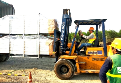 Xe nâng - mắt xích quan trọng trong chuỗi vận hành tại các khu công nghiệp Thanh Hóa
