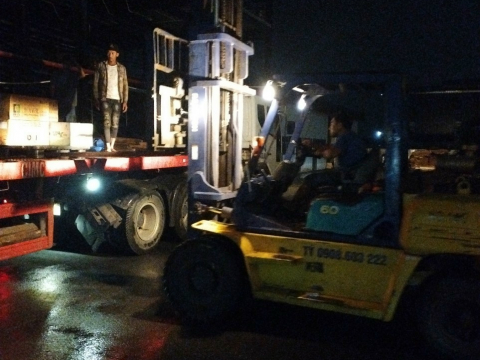 Chuyên chở máy móc ,đưa thiết bị lên tầng (tập đoàn HENG FENG 2021 )