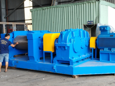 Nâng hạ máy cán cao su 18 tấn  Cty Tân Tỷ