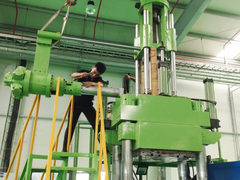 Nâng cẩu lắp ráp máy tại công ty PYUNGIL VINA (2023 )