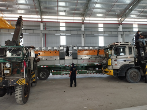 Cẩu máy sản xuất đá hoa cương nặng 35 tấn tại công ty Area Stone (2023)