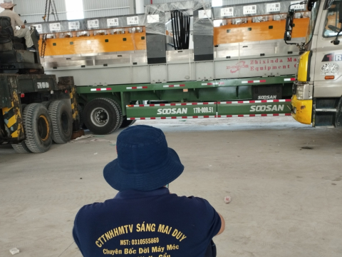 Cẩu máy sản xuất đá hoa cương nặng 35 tấn tại công ty Area Stone (2023)