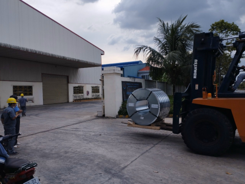 Rút container sắt thép tại Đức Hòa