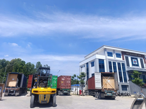 Kiểm container tại chi cục hải quan Đức Hòa - Tây Ninh