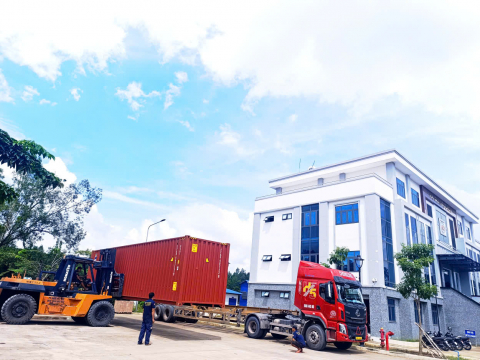 Kiểm container tại chi cục hải quan Đức Hòa - Tây Ninh