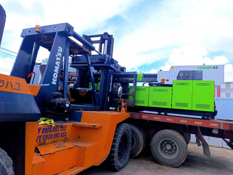 Nâng hạ Máy ép nhựa YIZUMI - Đức Hòa - Tây Ninh