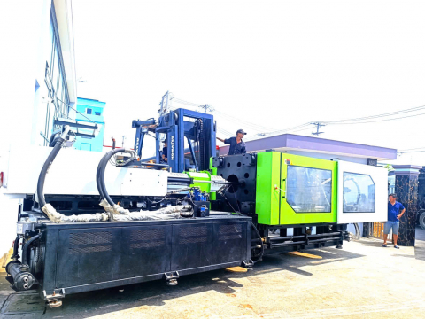 Nâng hạ Máy ép nhựa YIZUMI - Đức Hòa - Tây Ninh