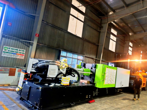 Nâng hạ Máy ép nhựa YIZUMI - Đức Hòa - Tây Ninh