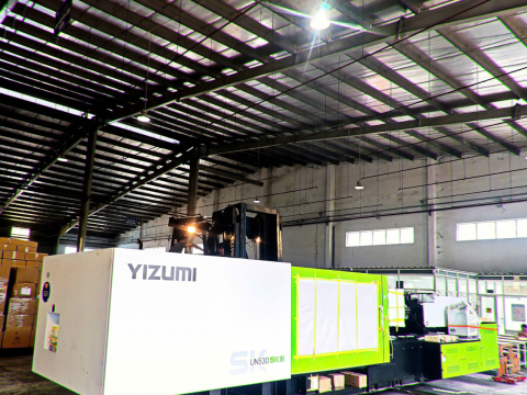 Nâng hạ Máy ép nhựa YIZUMI - Đức Hòa - Tây Ninh