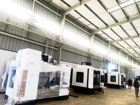 Nâng hạ máy CNC tại KCN Đức Hòa
