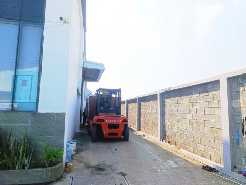 Nâng hạ máy CNC tại KCN Đức Hòa