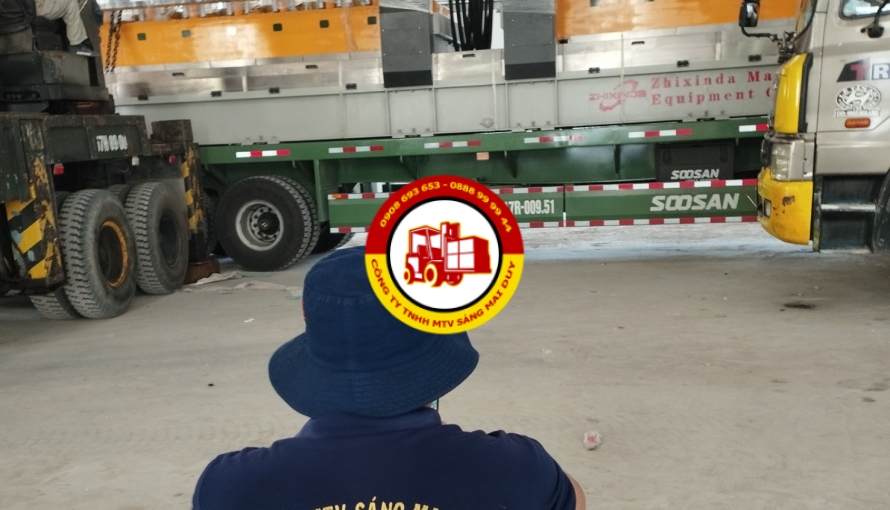 Cẩu máy sản xuất đá hoa cương nặng 35 tấn tại công ty Area Stone (2023)