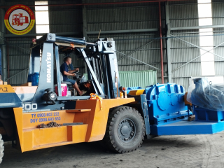 Nâng hạ máy cán cao su 18 tấn  Cty Tân Tỷ